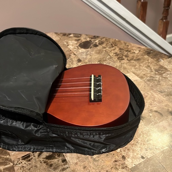 Diamond Head DU-150 Ukulele with SNARK Clip-on Tuner - Picture 3 of 16